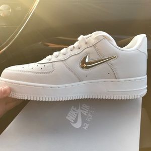 White Nike Air Force 1